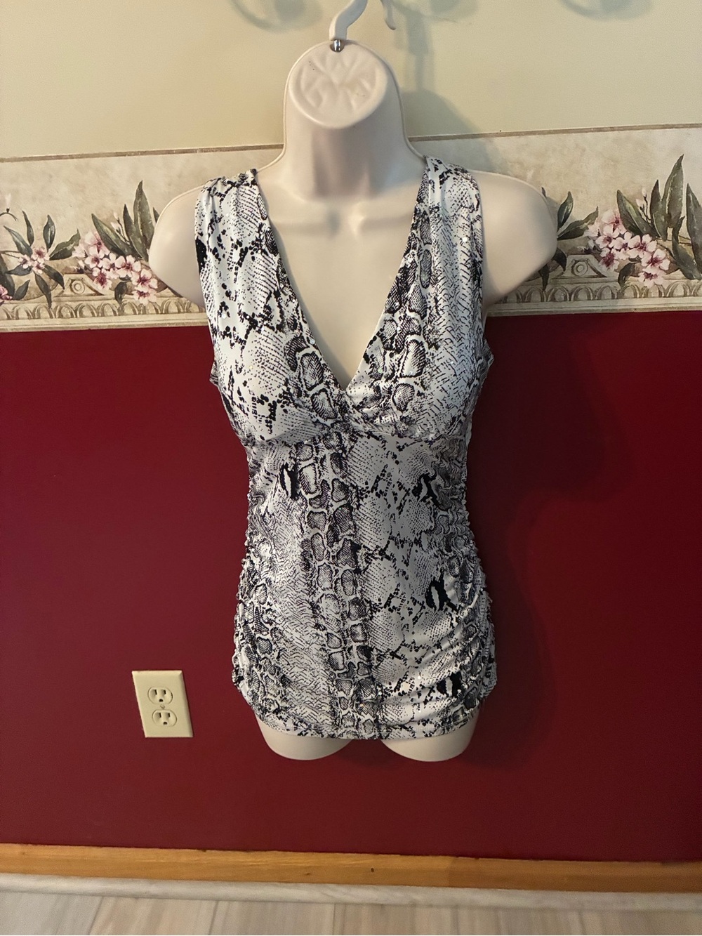 Body Central Black & White Snake Print V-Neck Tank